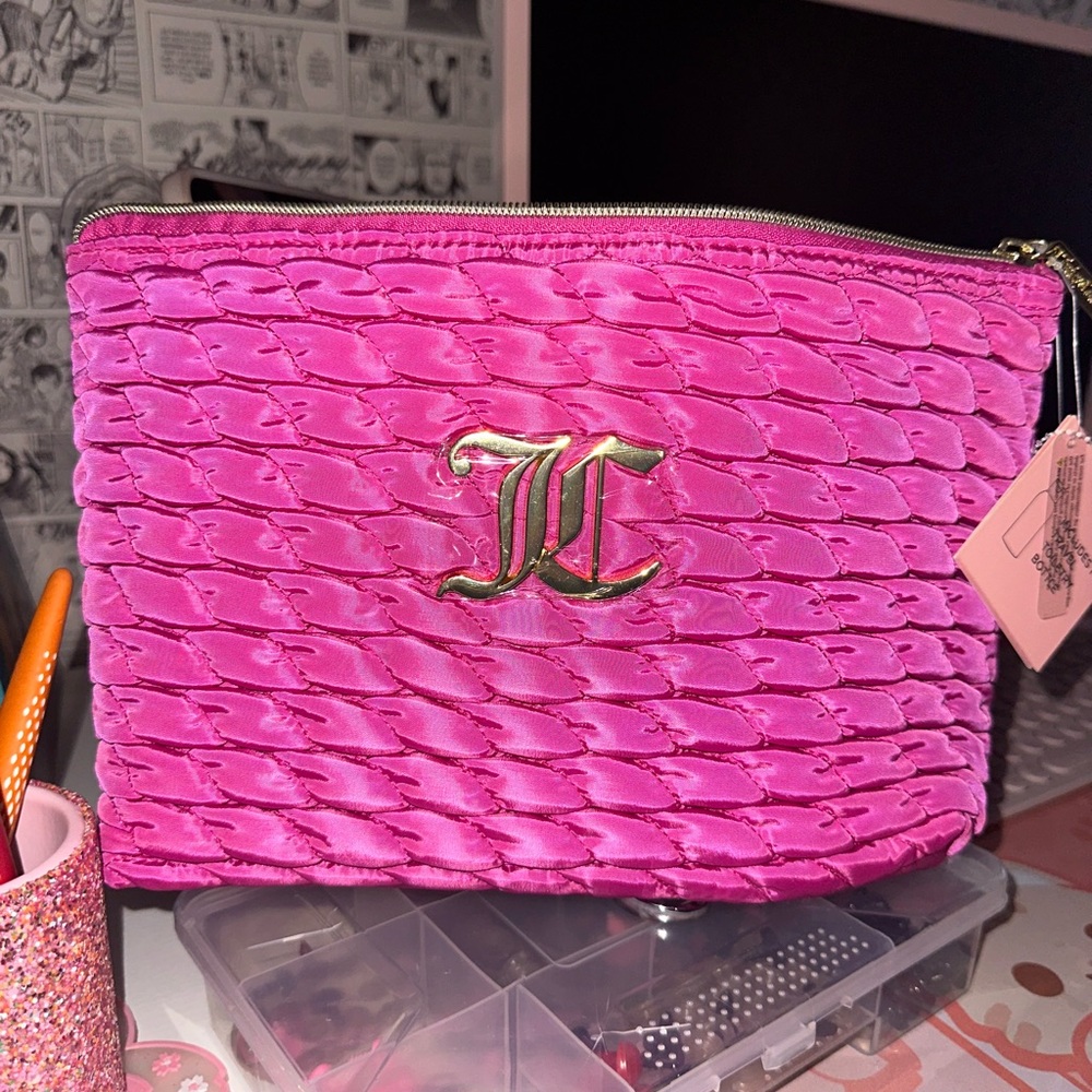 Juicy couture zip up pink cosmetic travel pouch